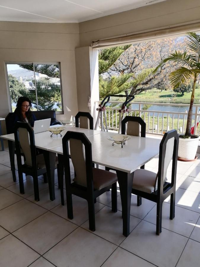 Sunset Boulevard Riverlodge พาร์ล ภายนอก รูปภาพ